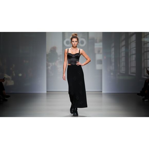 70s Beaded Wool Maxi Skirt | British Hong Kong Vintage size 14 - Picture 12 of 13